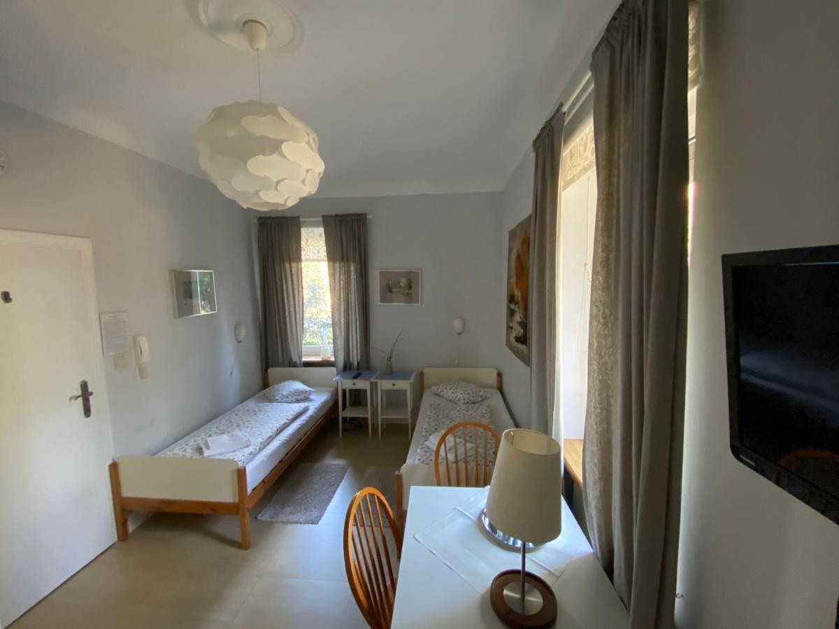 Krzysin Hotel Podkowa Leśna Eksteriør billede