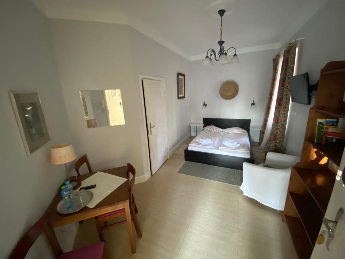 Krzysin Hotel Podkowa Leśna Eksteriør billede