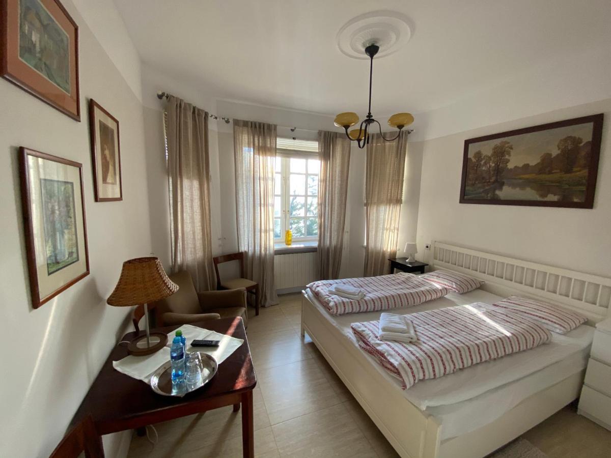 Krzysin Hotel Podkowa Leśna Eksteriør billede