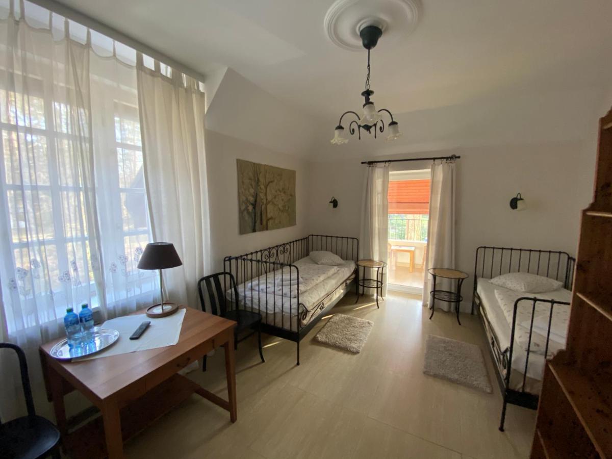 Krzysin Hotel Podkowa Leśna Eksteriør billede