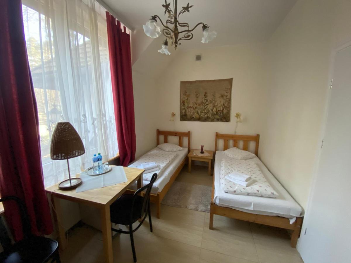 Krzysin Hotel Podkowa Leśna Eksteriør billede